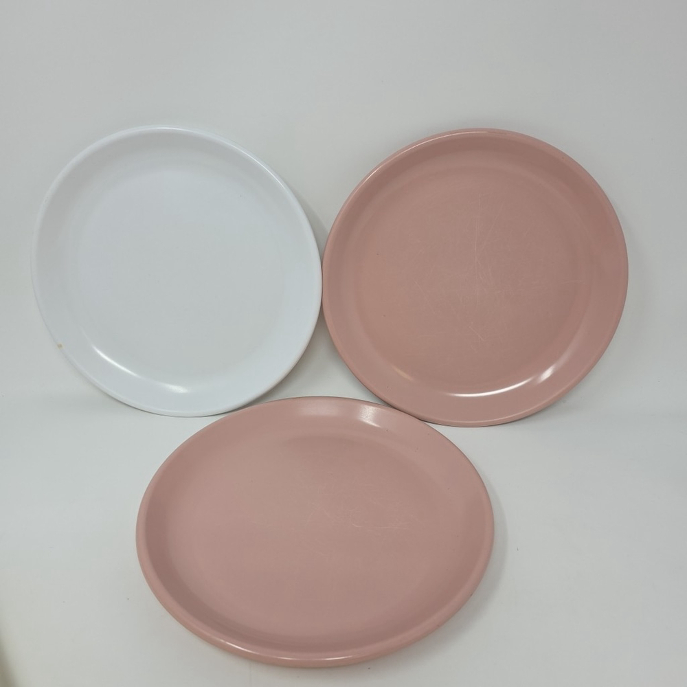 Rubbermaid White Pink 3 Vtg Melamine Plastic 8” Plates Salad Lunch Dessert 3838